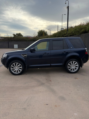 2014 Land Rover Freelander 2 2.2 Td4 Se Tech SUV 5dr Diesel Manual 4WD Euro 5 (s/s) (150 Ps) in Blue — image 2