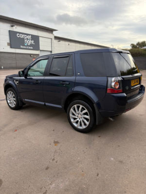 2014 Land Rover Freelander 2 2.2 Td4 Se Tech SUV 5dr Diesel Manual 4WD Euro 5 (s/s) (150 Ps) in Blue — image 3