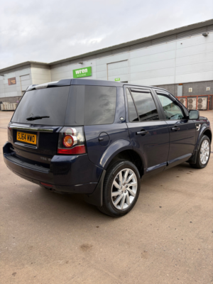 2014 Land Rover Freelander 2 2.2 Td4 Se Tech SUV 5dr Diesel Manual 4WD Euro 5 (s/s) (150 Ps) in Blue — image 5