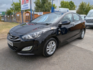 2012 Hyundai I30 1.6 Crdi Active Automatic in Black — image 2