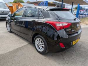 2012 Hyundai I30 1.6 Crdi Active Automatic in Black — image 3