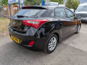 2012 Hyundai I30 1.6 Crdi Active Automatic in Black — image 4