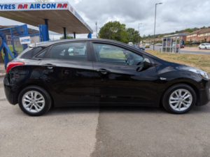 2012 Hyundai I30 1.6 Crdi Active Automatic in Black — image 5