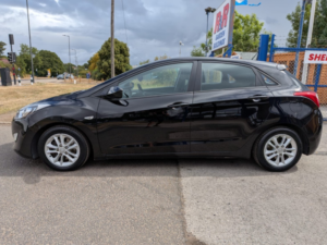 2012 Hyundai I30 1.6 Crdi Active Automatic in Black — image 6