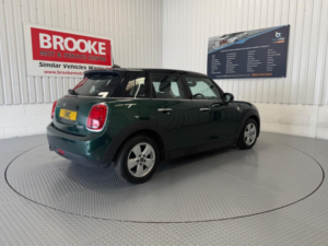 2018 MINI Hatch 1.5 Cooper Steptronic Euro 6 (s/s) 5dr in Green — image 4