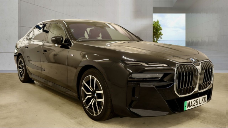 2025 BMW I7 50 105.7kwh M Sport Saloon 4dr Electric Auto Edrive (455 Ps) in Black — image 1