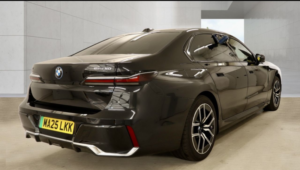 2025 BMW I7 50 105.7kwh M Sport Saloon 4dr Electric Auto Edrive (455 Ps) in Black — image 4