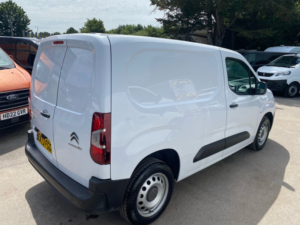 2023 Citroen Berlingo Enterprise M — image 2