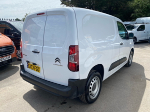 2023 Citroen Berlingo Enterprise M — image 3