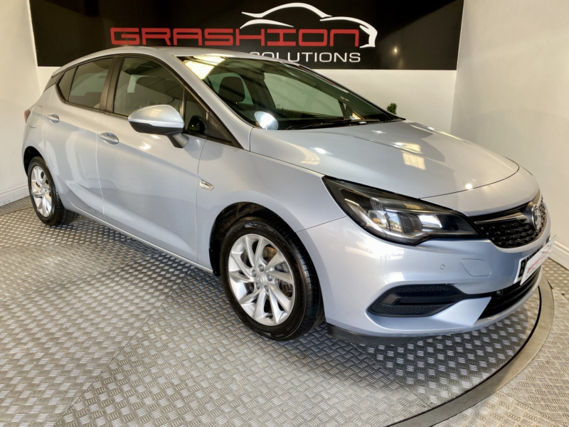 2020 Vauxhall Astra 1.5 Turbo D Business Edition Nav in Silver — image 1