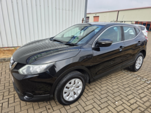 2014 Nissan Qashqai 1.2 Dig-T Visia in Black — image 5