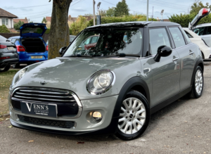 2016 MINI Hatch 1.5 5-Door Hatch Cooper in Grey — image 3
