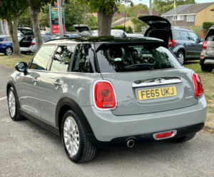 2016 MINI Hatch 1.5 5-Door Hatch Cooper in Grey — image 5
