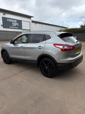 2017 Nissan Qashqai 1.5 Dci Tekna SUV 5dr Diesel Manual 2WD Euro 6 (s/s) (110 Ps) in Silver — image 3