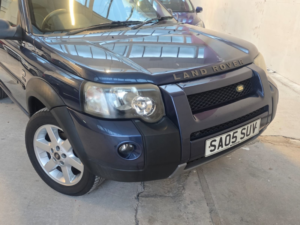 2005 Land Rover Freelander 2.5 V6 Hse in Blue — image 4