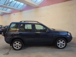 2005 Land Rover Freelander 2.5 V6 Hse in Blue — image 5