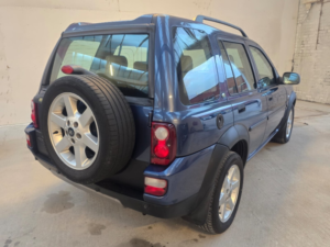 2005 Land Rover Freelander 2.5 V6 Hse in Blue — image 6
