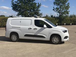 2021 Vauxhall Combo 1.5 Turbo D 2300 Sportive in White — image 2