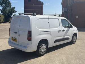 2021 Vauxhall Combo 1.5 Turbo D 2300 Sportive in White — image 3