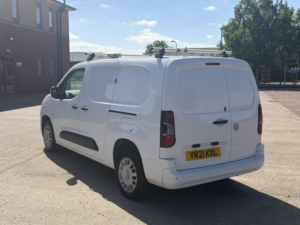 2021 Vauxhall Combo 1.5 Turbo D 2300 Sportive in White — image 4