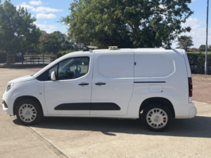 2021 Vauxhall Combo 1.5 Turbo D 2300 Sportive in White — image 5