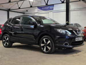 2016 Nissan Qashqai 1.5 Dci N-Connecta 2WD Euro 6 (s/s) 5dr in Black — image 3