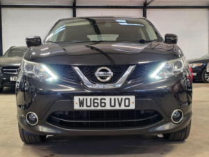 2016 Nissan Qashqai 1.5 Dci N-Connecta 2WD Euro 6 (s/s) 5dr in Black — image 4