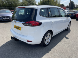 2014 Vauxhall Zafira Tourer 1.8 16v Exclusiv in White — image 2