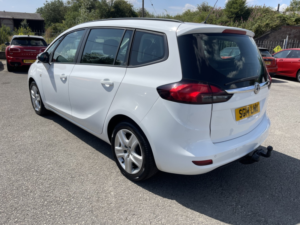 2014 Vauxhall Zafira Tourer 1.8 16v Exclusiv in White — image 3