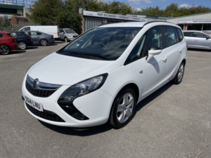 2014 Vauxhall Zafira Tourer 1.8 16v Exclusiv in White — image 4