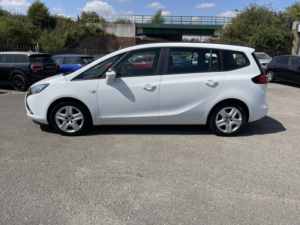 2014 Vauxhall Zafira Tourer 1.8 16v Exclusiv in White — image 5