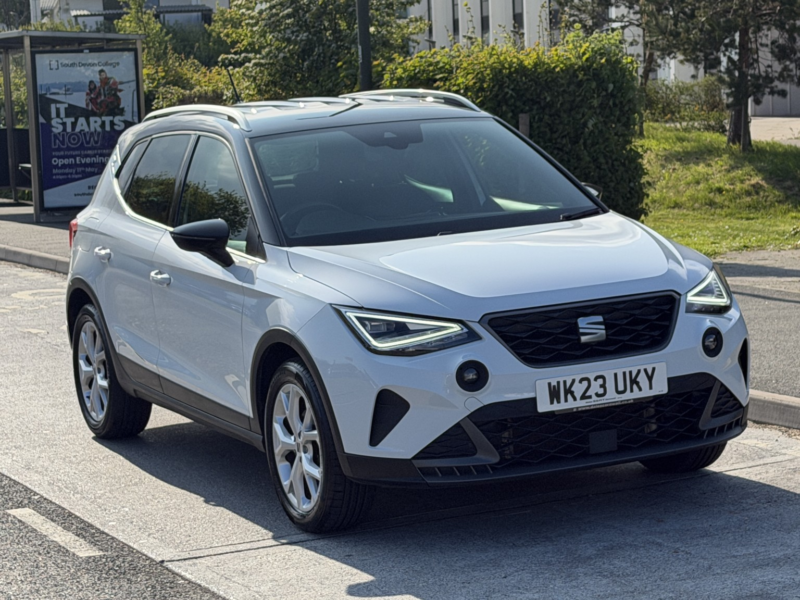 2023 SEAT Arona 1.0 Tsi Fr in White — image 1