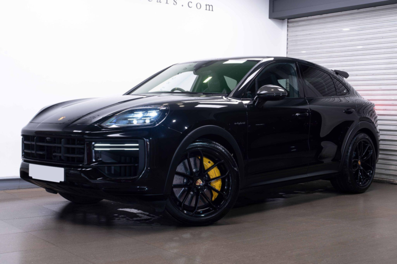 2024 Porsche Cayenne 4.0 V8 E-Hybrid 25.9kwh Turbo Tiptronics 4WD Euro 6 (s/s) 5dr in Black — image 1