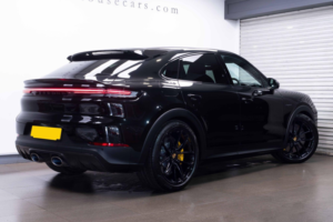 2024 Porsche Cayenne 4.0 V8 E-Hybrid 25.9kwh Turbo Tiptronics 4WD Euro 6 (s/s) 5dr in Black — image 3