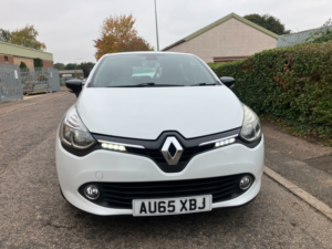 2015 Renault Clio 1.2 16v Dynamique Nav Hatchback 5dr Petrol Manual Euro 6 (75 Ps) in White — image 2
