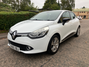 2015 Renault Clio 1.2 16v Dynamique Nav Hatchback 5dr Petrol Manual Euro 6 (75 Ps) in White — image 3