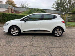 2015 Renault Clio 1.2 16v Dynamique Nav Hatchback 5dr Petrol Manual Euro 6 (75 Ps) in White — image 4