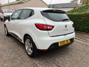 2015 Renault Clio 1.2 16v Dynamique Nav Hatchback 5dr Petrol Manual Euro 6 (75 Ps) in White — image 5