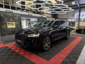 2017 Audi Sq7 4.0 Tdi V8 in Black — image 3