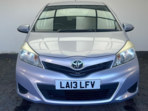 2013 Toyota Yaris 1.33 Dual Vvt-I Tr Multidrive S Euro 5 5dr in Purple — image 2