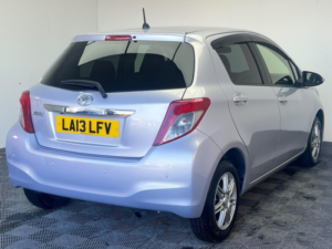 2013 Toyota Yaris 1.33 Dual Vvt-I Tr Multidrive S Euro 5 5dr in Purple — image 6