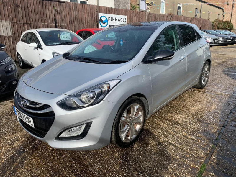 2014 Hyundai I30 1.6 Se Euro 5 5dr (panoramic Roof) in Silver — image 1