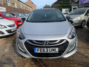 2014 Hyundai I30 1.6 Se Euro 5 5dr (panoramic Roof) in Silver — image 2