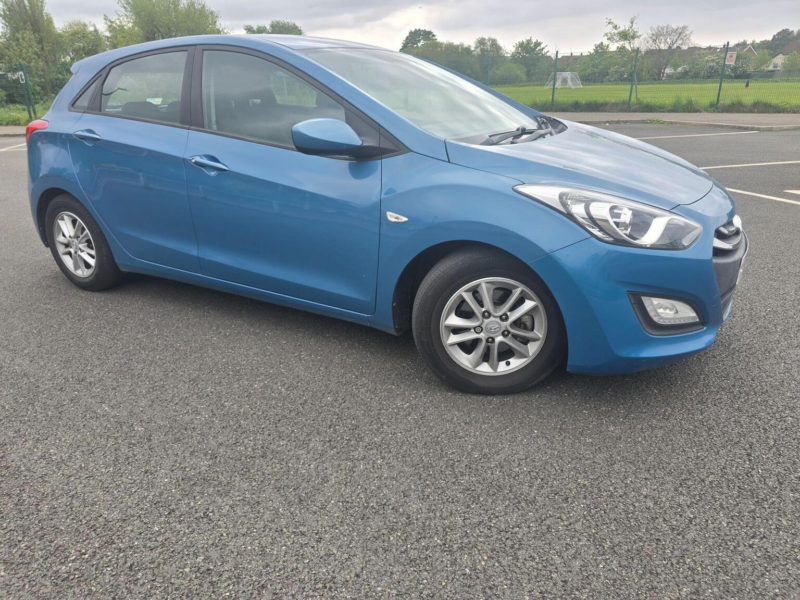 2014 Hyundai I30 1.6 Crdi Active Auto Euro 5 5dr in Blue — image 1