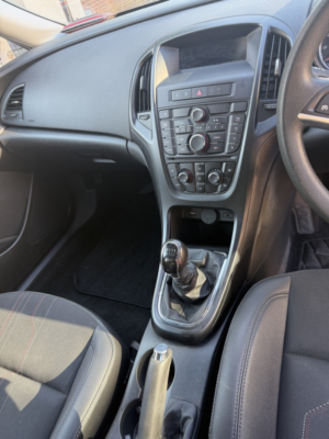 2012 Vauxhall Astra 1.4 16v Active in Black — image 2
