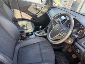 2012 Vauxhall Astra 1.4 16v Active in Black — image 3