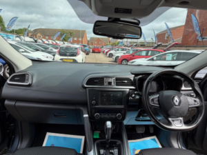 2017 Renault Kadjar 1.2 Tce Signature Nav Edc Euro 6 (s/s) 5dr in Grey — image 2