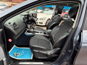 2017 Renault Kadjar 1.2 Tce Signature Nav Edc Euro 6 (s/s) 5dr in Grey — image 4