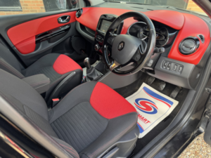2015 Renault Clio 1.5 Dynamique S Medianav Dci 90 Stop & Start in Black — image 2