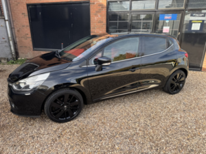 2015 Renault Clio 1.5 Dynamique S Medianav Dci 90 Stop & Start in Black — image 4